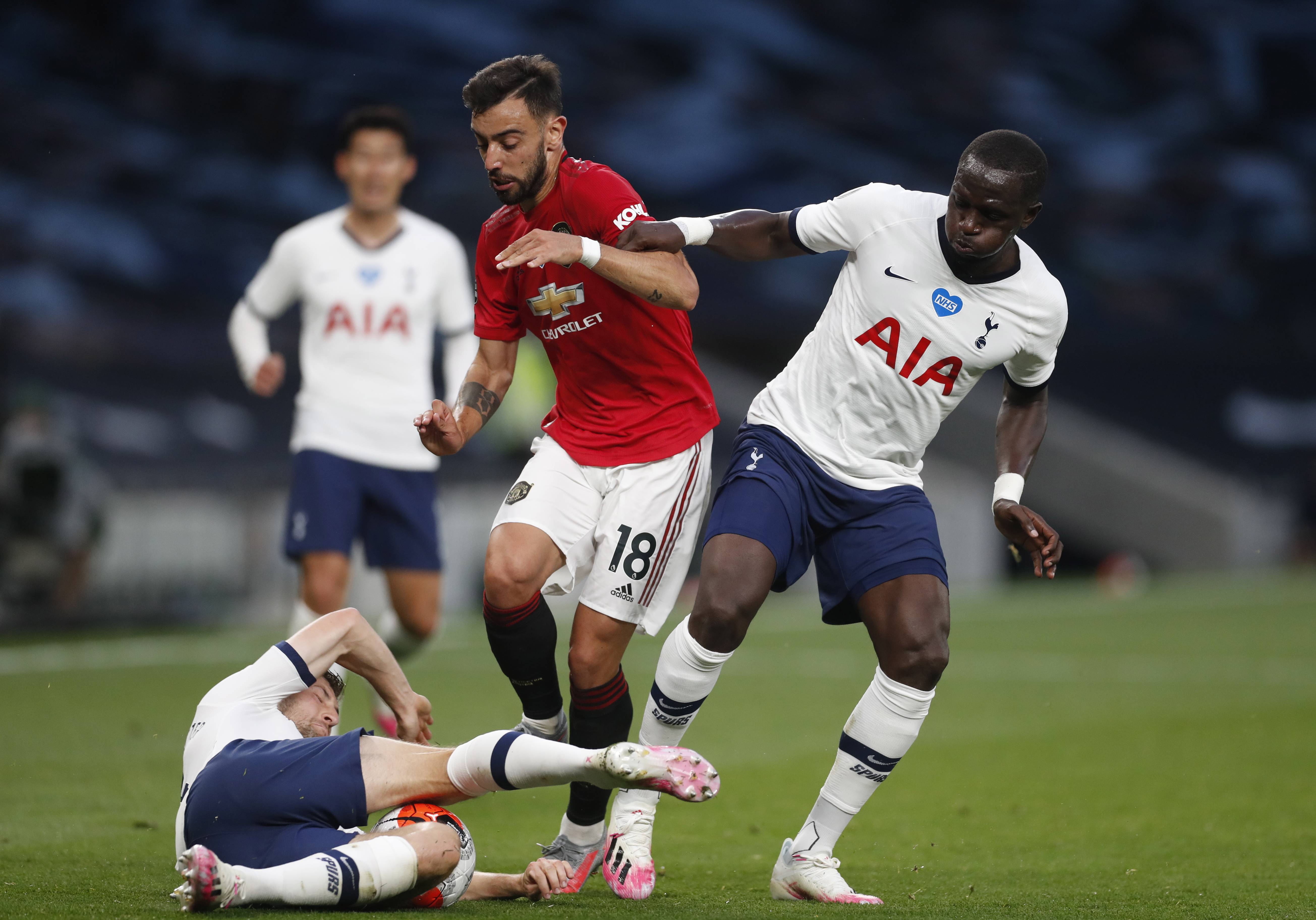 毛球队的中 毛球队的中